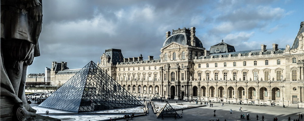 facade du Musée du Louvre 75001 Paris, Société de ménage de locaux professionnel 