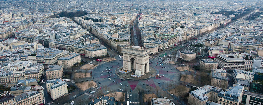 vue aérienne de l'arc de triomphe sur la place de l'étoile 75016 paris - nettoyage de bureaux
