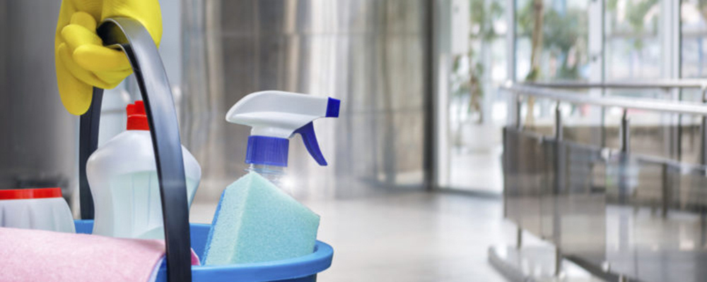 Société de nettoyage pour bureaux dépoussiérage lavage désinfection avec des produits labellisés